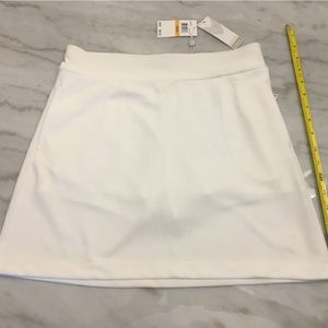 NWT:  Calloway ladies white performance skort--NWT--sz S